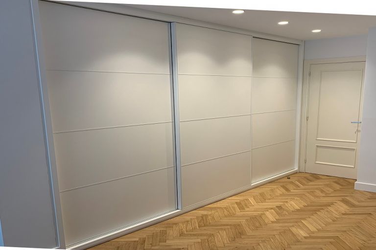 Diseño A24 - Armarios con tirador embutido madera