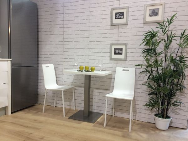 mesas-pequeñas-pegadas-pared