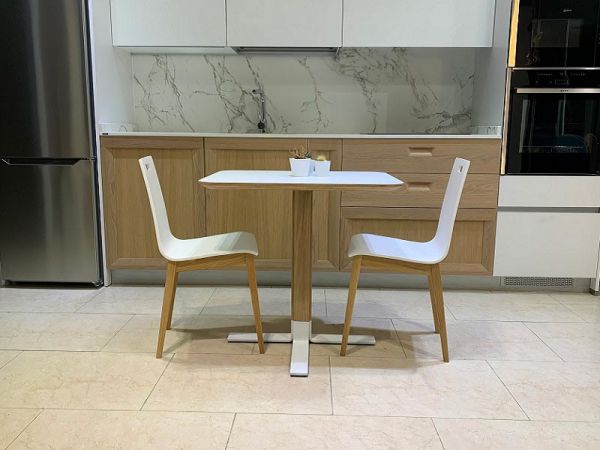 mesa-pie-central-eki-blanco-madera