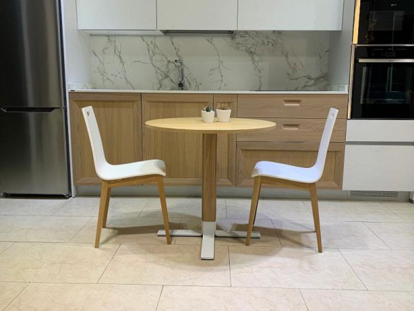 mesa-redonda-pequeña-roble