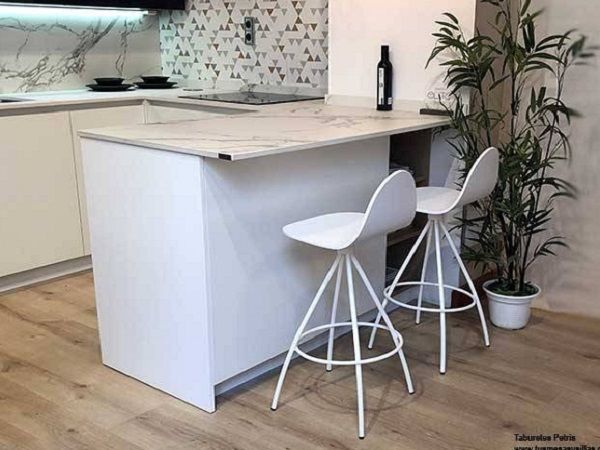 Taburete-alto-color-blanco